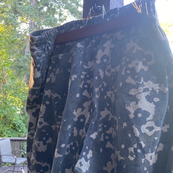 Green Floral Camo Pants - Picture 6 of 8